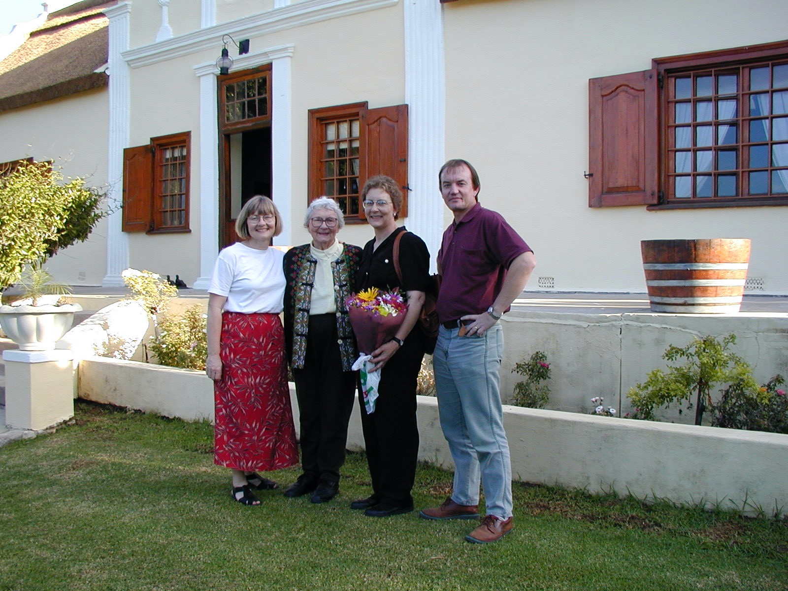 5.Karen, Rhoda, Susie, Willi Kortz at De Fortuin, ready to the Behn's and be shown around by them